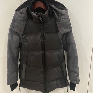 Canada Goose puffer jacket XS